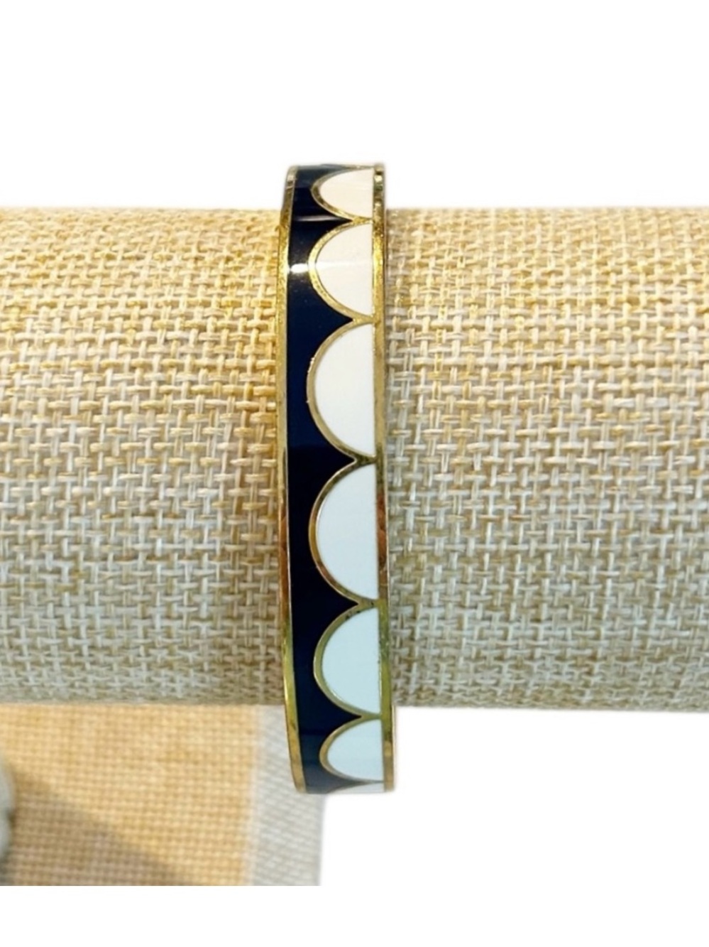 kate spade “All The Trimmings” Black/White Scallop, Enamel Bangle, Great Cond